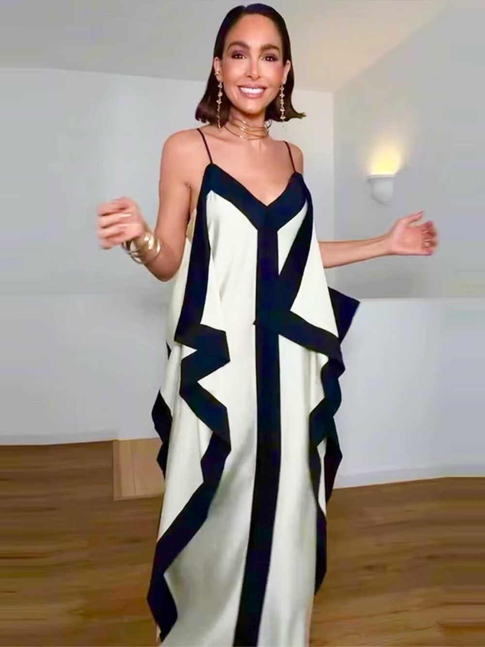 New H&M Flowing V-Neck Spaghetti Strap Maxi Dress - Picture 2 of 12